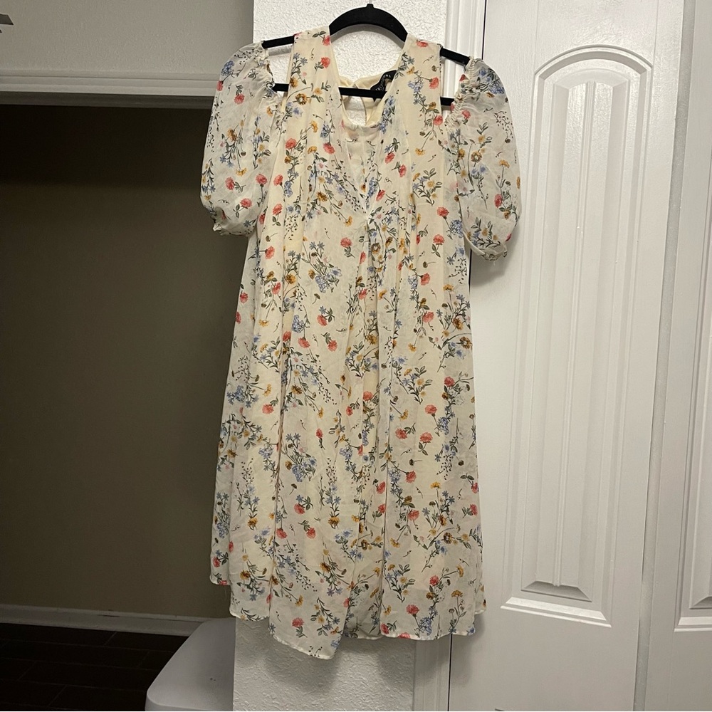 Cream Floral Dress Knee Length, Perceptions New York, Cold Shoulder  Size 10